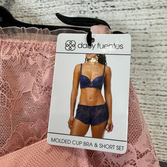 Daisy Fuentes Women's Intimates Pink Lace Bra & Panty Set Size 36B/Large - Picture 2 of 8